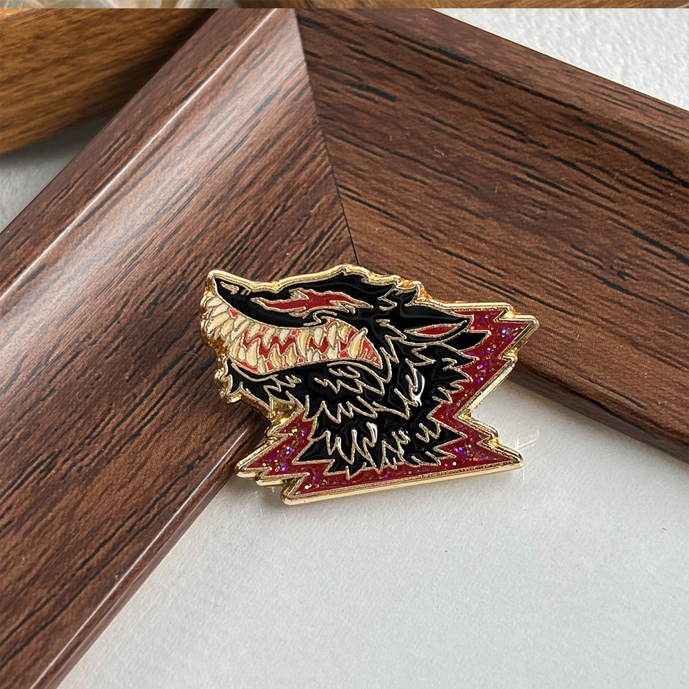 Fanged Wolf Metal Brooch, Dark - Vintage Collectible Clothing recensie en prijs