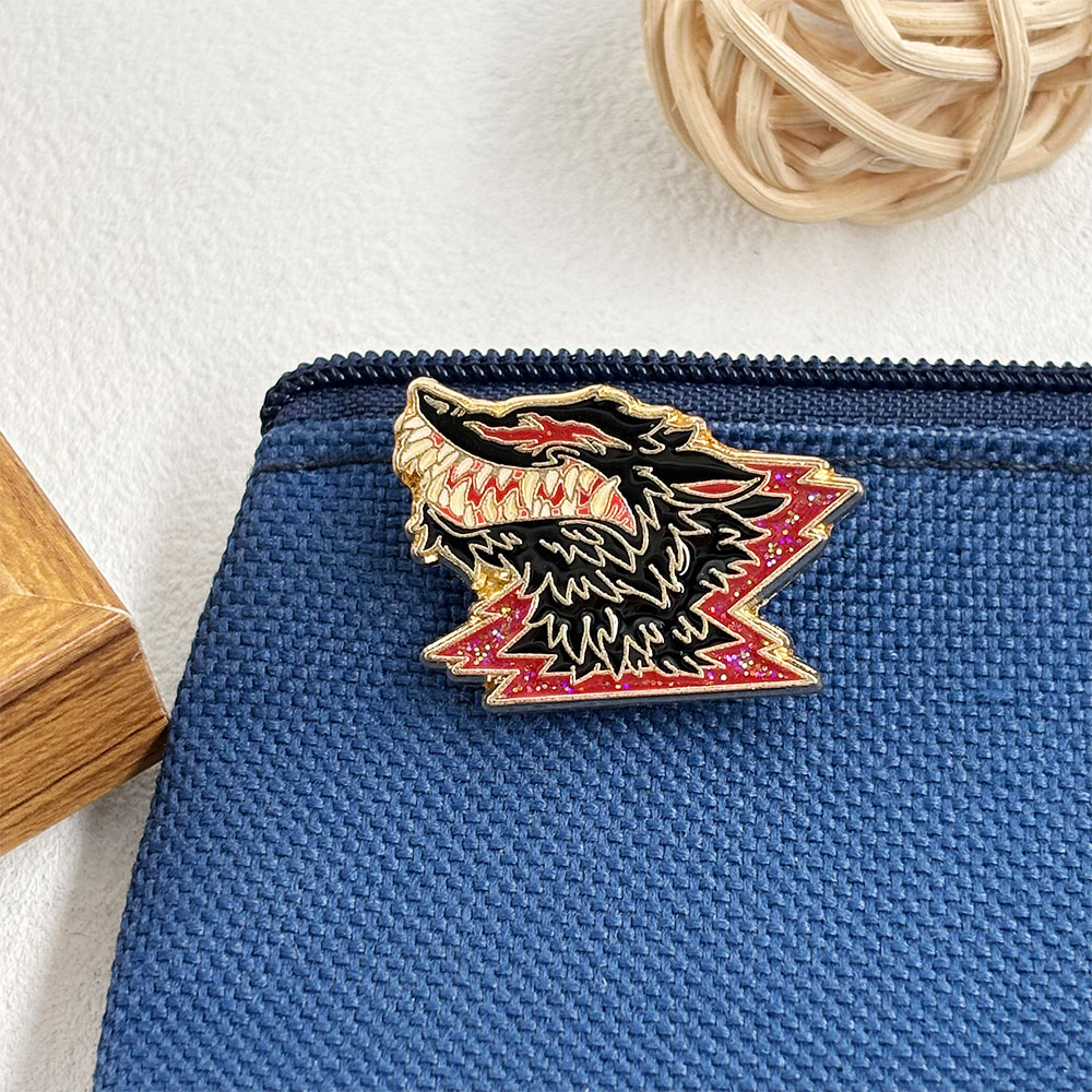 Fanged Wolf Metal Brooch, Dark - Vintage Collectible Clothing recensie en prijs