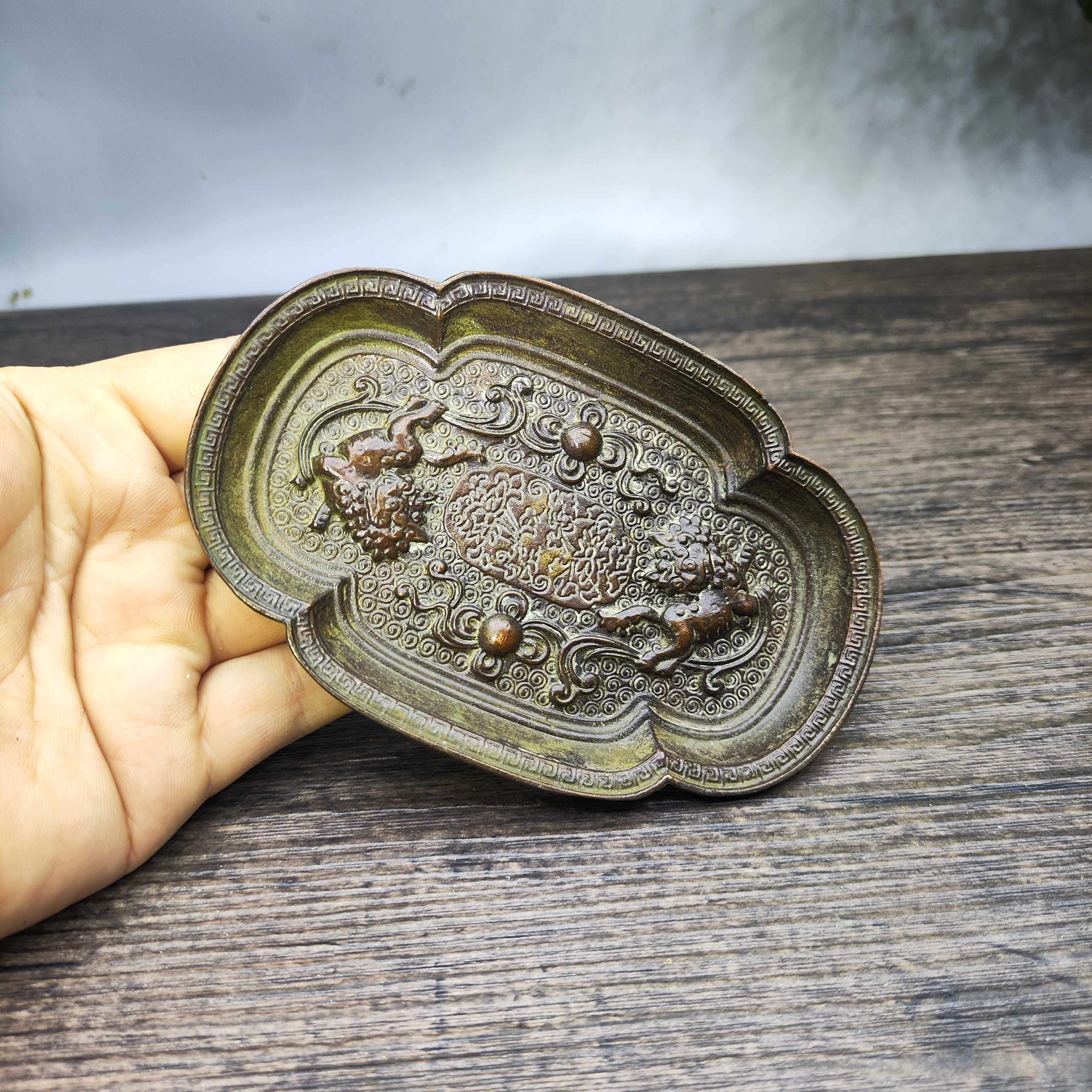 Vintage Brass Lion Playing Bal - Vintage Collectible Ashtrays recensie en prijs